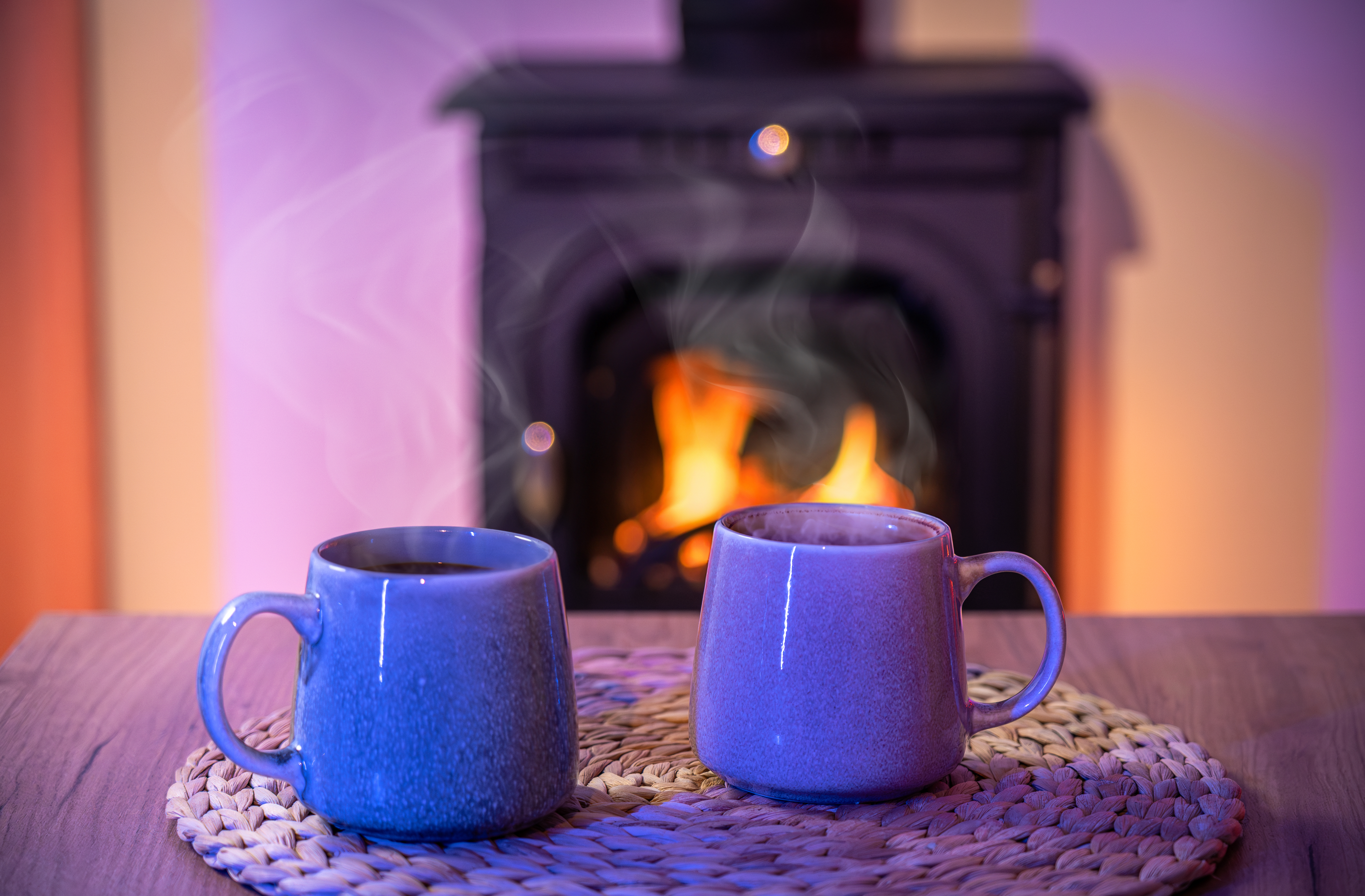 Huis met een warme schoorsteen, symbool van effectieve verwarming