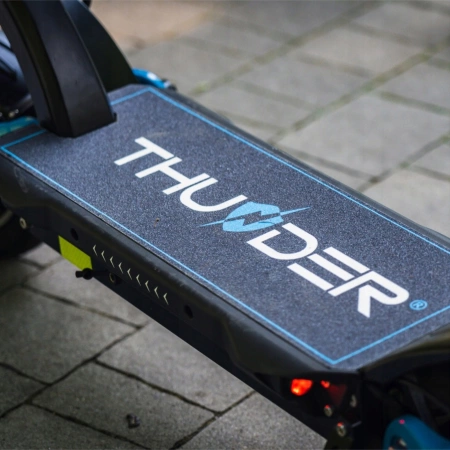 THUNDER FLUX 1000W 48V 10Ah elektrische scooter