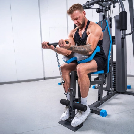 THUNDER HEAVY krachtstation met een boks zak